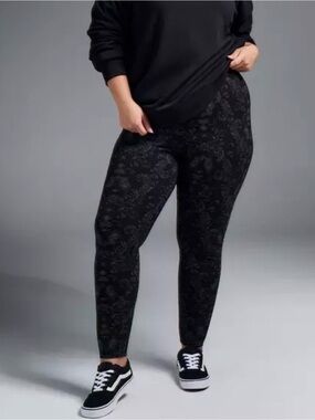 Torrid NWOT Gothic Bat Nightfall Black Damask Leggings size 2X